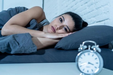 Consejos de un médico para combatir el insomnio y dormir bien por la noche
