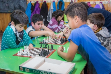 Niños y niñas de talleres municipales de ajedrez de Ushuaia participarán del Campeonato Argentino