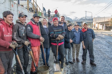 Vuoto y Bertone recorrieron las obras de repavimentación de Magallanes