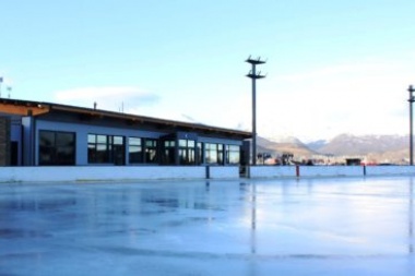 Totalmente renovada abre la temporada de la Pista de patinaje Oscar Tachuela Oyarzún