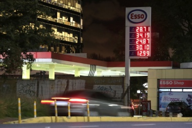 Alertan sobre restricciones en la venta de combustibles, pero el Gobierno lo niega