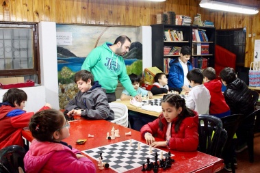 Maestros de Ajedrez jugaron con niños de centros comunitarios