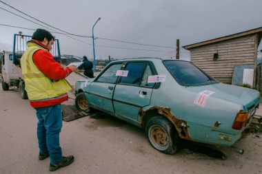 Municipalidad retiró chatarra y vehículos abandonados de La Oca y La Cantera