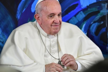 El "ole" del papa Francisco: no quiere que le besen el anillo