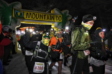 Cientos de competidores en la carrera de Mountain Do en Ushuaia