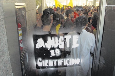 El Conicet le reclama a Macri un aumento urgente para los científicos