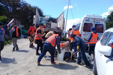 Personal de Medio Ambiente municipal realiza limpieza en Ushuaia