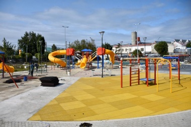 Avanzan los trabajos de recuperación en plazas y espacios públicos de Ushuaia