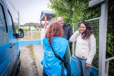 Laura Ávila visitó los móviles de RENAPER y Municipalidad