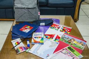 Entregan kits escolares a niveles inicial, primario y secundario
