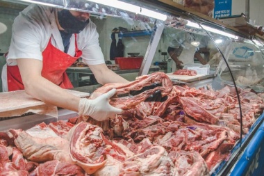 Continúa la Feria de Carnes a precios populares en el Esther Fadul