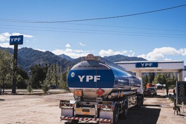YPF importará 500.000 metros cúbicos de gasoil para abastecer la demanda