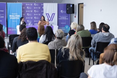 La secretaría de la Mujer y la legisladora, Victoria Vuoto realizaron un conversatorio sobre la Ley de paridad integral